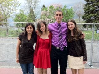 Asha, Cristiana, Kareem and Oksana recently won prizes at the Carleton-Ottawa University French contest in their respective categories. Way to go! Bravo!